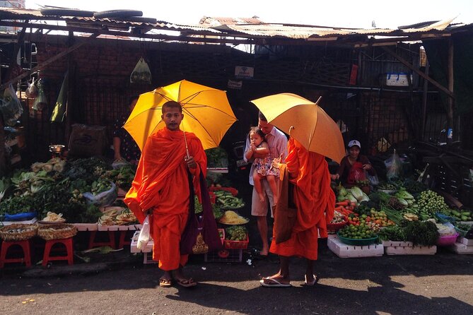 Private Half-Day Tour of Phnom Penhs Traditional Markets - Help With Souvenir Shopping