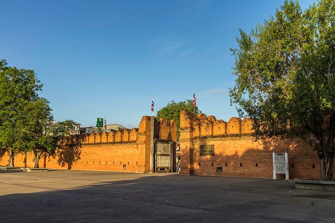 Private Half-Day Tour The Old Chiang Mai City With Street Foods - Taking in the Local Street Food Culture