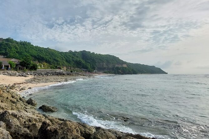 Private Half-Day Uluwatu Beach and Temple Tour - Itinerary Overview