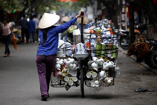 Private Hanoi Old Quater Walking/Food Tourcyclo/Puppet Show HF - Cyclo Ride Through Hanois Old Quarter