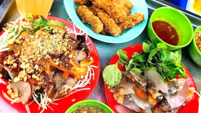 Private: Hanoi Train Street Food Safari - Local Favorites to Try
