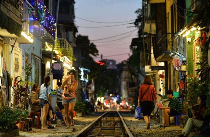Private Hanoi Walking Tour with visit Train Street - Guides and Reviews