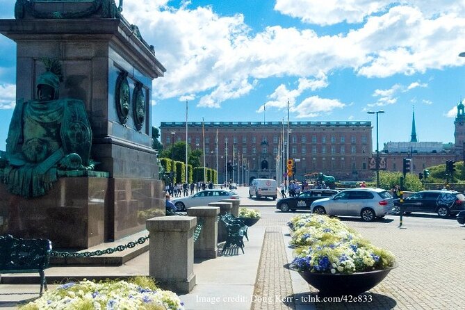 Private Highlights of Royal Stockholm - With Hot Chocolate! - Majestic Royal Gardens