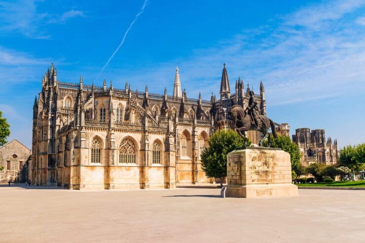 Private & Historical: Óbidos, Nazaré, Alcobaça and Batalha. - Good To Know