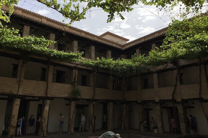 Private Historical Tour at the City Center of Granada and Albaicin - Visiting Famous Squares in Granada