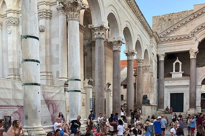 Private History Split Walking Tour in Italian - Small Group - Meeting Point and Start Time Information