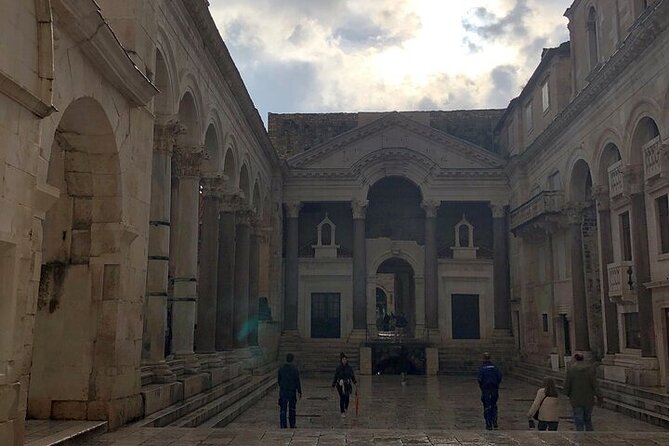 Private History Split Walking Tour in Italian - Small Group - Cancellation Policy and Pricing