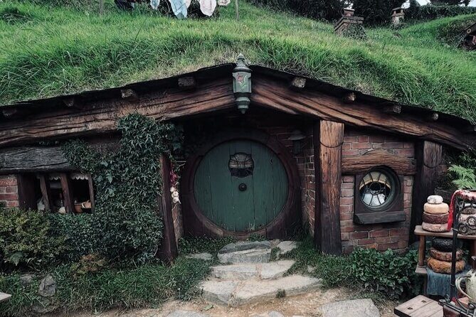 Private Hobbiton Movie Set and Rotorua Day Trip from Auckland - FAQ