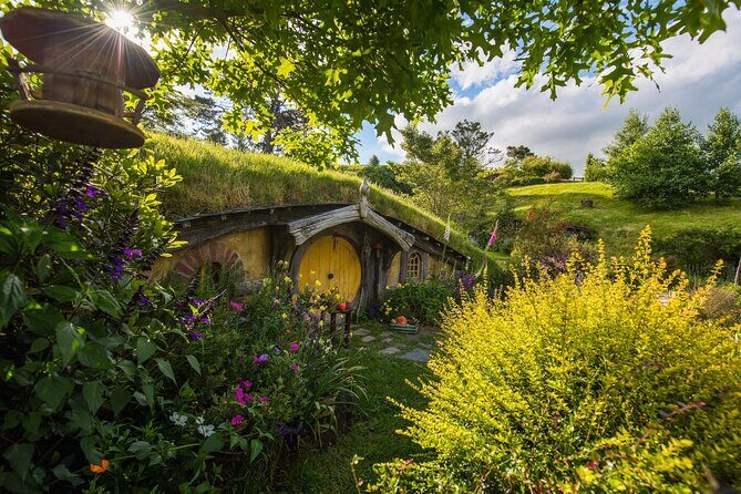 Private Hobbiton Movie Set & Waitomo Caves in a Day from Auckland - Exploring the Best of New Zealand in a Day: Hobbiton & Waitomo Caves Tour