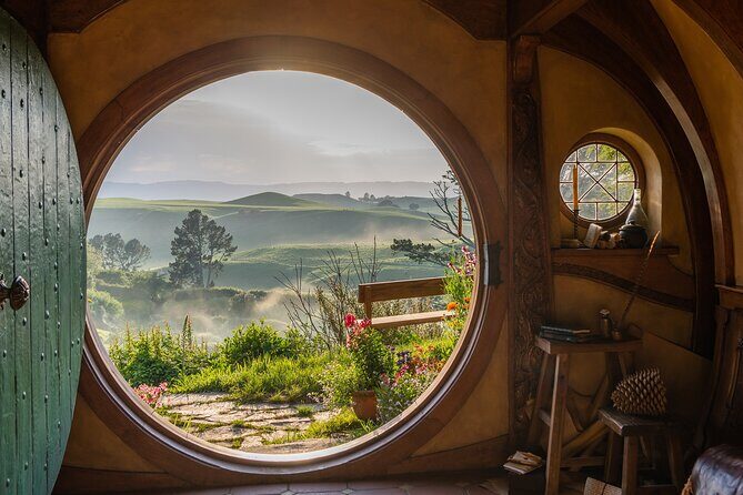 Private Hobbiton Movie Set & Waitomo Caves in a Day from Auckland - Value and Cost Analysis