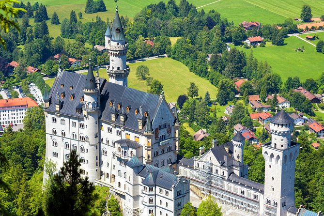 Private Instagram-Tour to Neuschwanstein & Linderhof Castle With Bavarian Lunch - Tour Overview