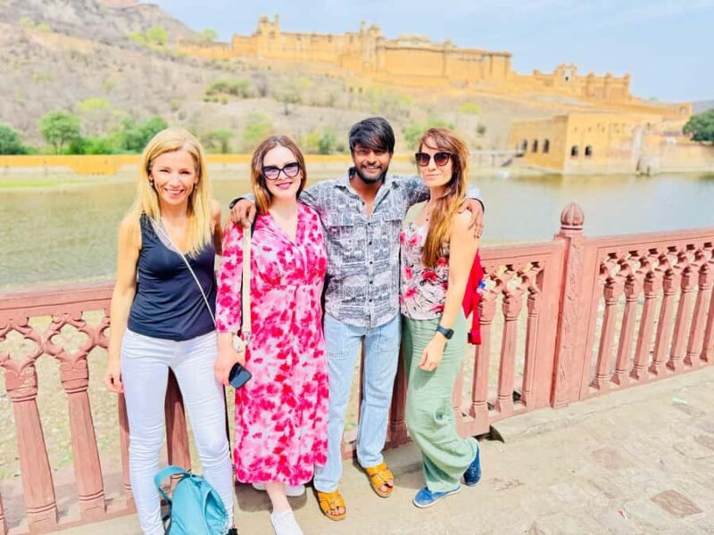 Private Jaipur City Sightseeing Guided Tour - Exploring Royal Gaitor Tumbas and Hawa Mahal