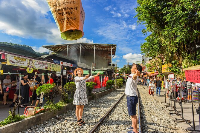 [Private] Jiufen Village & Shifen Town From Taipei With Pickup - Private Tour With Pickup From Taipei
