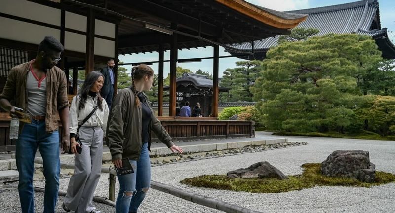 Private Kyoto Gion Highlights & Hidden Gems Tour with Local Guide - Why Gion makes sense with a guide
