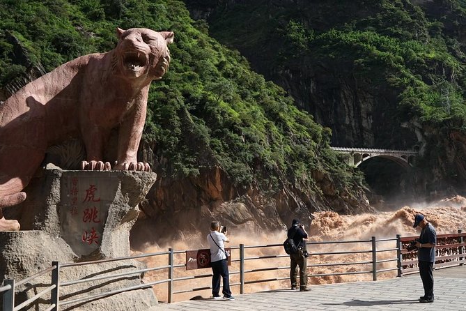 Private Lijiang Day Trip to Upper Tiger Leaping Gorge and Black Dragon Pool - Inclusions and Logistics