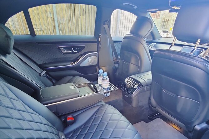 Private Limo Transfers Services From Edinburgh to Southampton - Meeting and Pickup