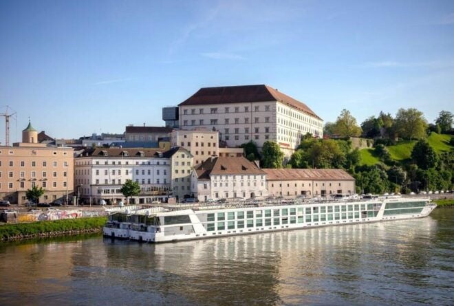 Private Linz Walking Tour for Couples - Guided Sightseeing