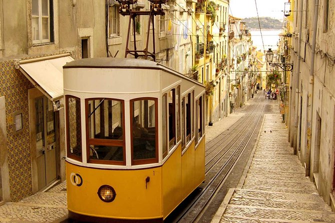 Private Lisbon Sightseeing and Fado Music Show With Dinner - Itinerary Highlights
