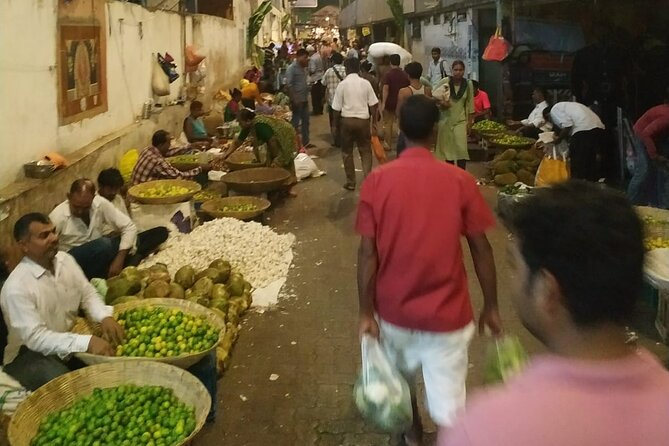 Private Local Market Tour and Local Street Food Tour in Mumbai - Meeting Point Information