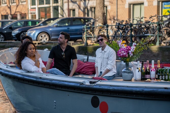 Private Luxury Cruise With Pizza and Drinks in Amsterdam - Amsterdams Iconic Landmarks