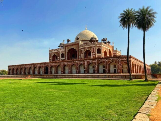 Private Luxury Old & New Delhi City Tour in 8 Hours - Gurudwara Bangla Sahib