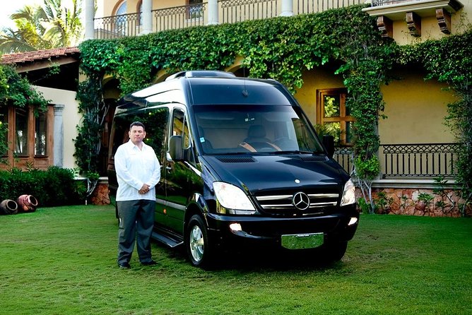 Private Luxury Roundtrip Transfer Cancun Airport - Luxury Limousine-Style Van