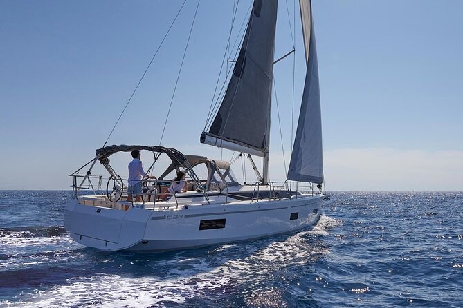 Private Luxury Sunrise Sail-Yacht Cruise - Yacht Description