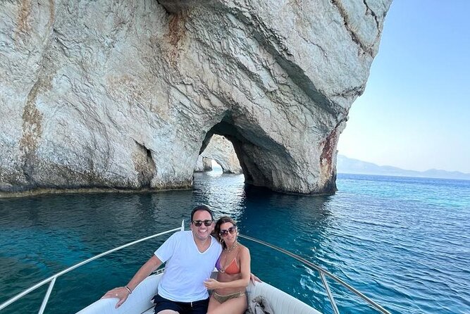 Private Luxury Sunset Cruise Blue Caves Champagne Included 5pax - Meeting and Pickup Instructions