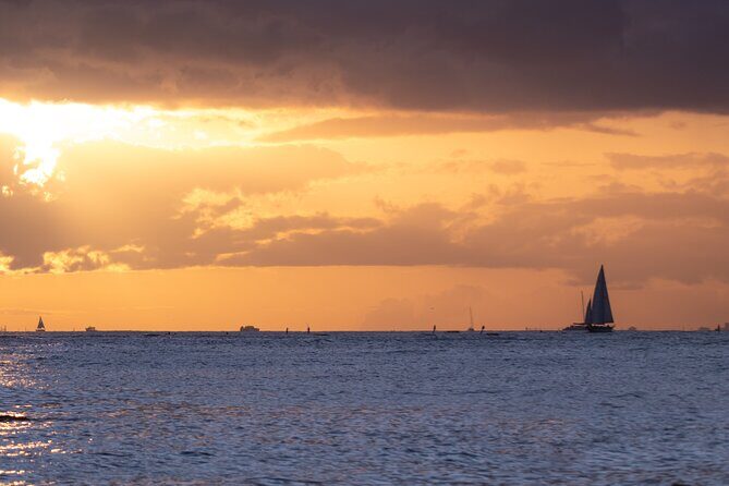 Private Luxury Sunset Cruise in Waikiki - Meeting Point and Logistics