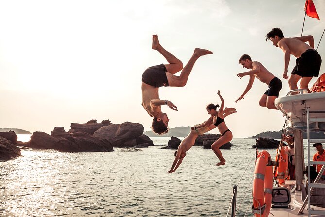 Private Luxury Sunset Cruise on Yacht in Nha Trang - Traveler Requirements and Accessibility