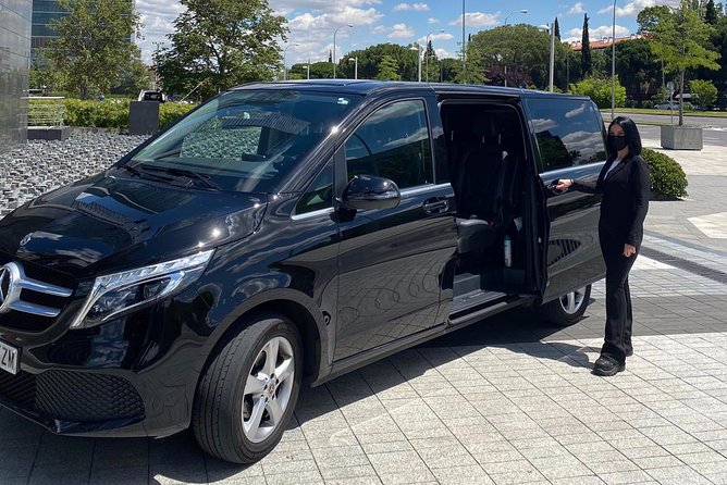 Private Luxury Transfer From El Prat Airport to Barcelona City Centre W/ Pick up - How to Book a Private Luxury Transfer