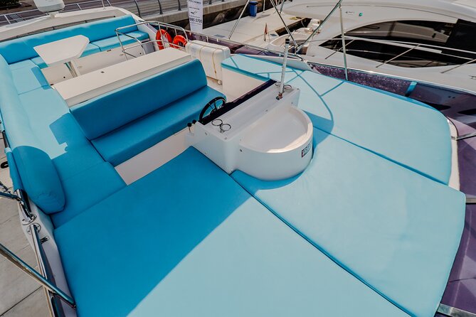 Private Luxury Yacht Cruise Around Atlantis and Dubai Marina - Common Questions