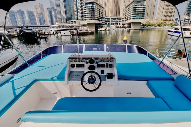 Private Luxury Yacht Cruise Around Atlantis and Dubai Marina - The Sum Up