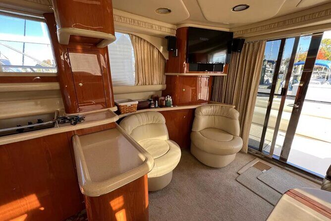 Private Luxury Yacht Cruise Tour in Miami Beach and Biscayne Bay - Who Should Consider This Tour?