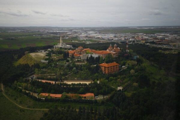 Private Madrid Tour Featuring Prado Museum and Royal Palace - Highlights and Attractions