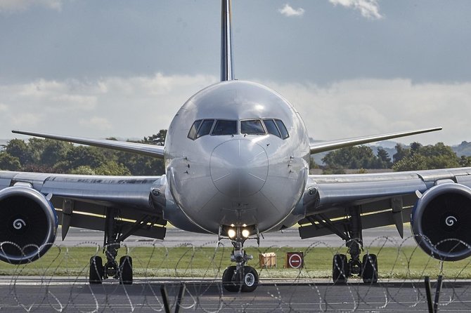 Private Manchester Departure Transfer - Hotel / Accomm to Manchester Airport - Different Transportation Options Available