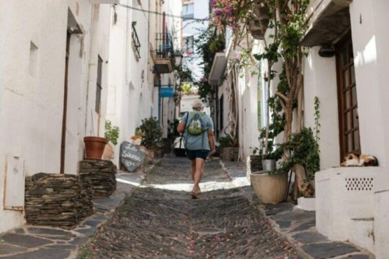 Private Medieval Villages Tour & Dinner at Sea - Dining Experience