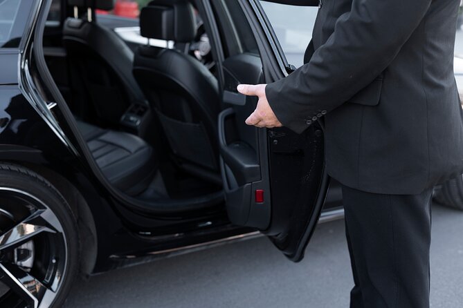 Private Meet & Greet Transfer From El Prat Airport to Barcelona - Inclusions and Services