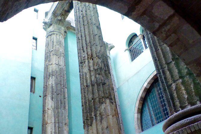 Private Middle Ages Guided Walking Tour in Barcelona - Exclusive Access