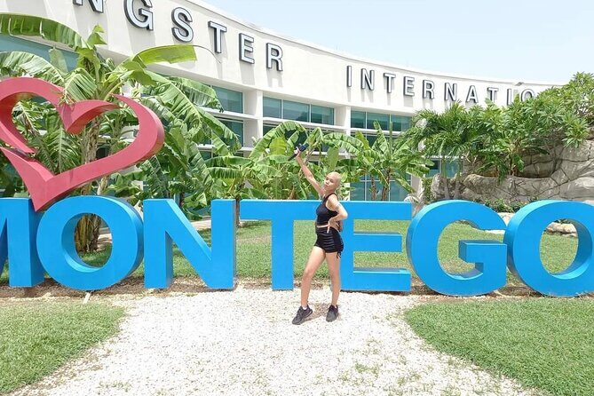 Private Montego Bay Airport Transfer To Negril - Vehicle Options and Comfort