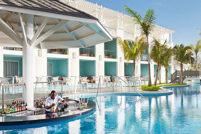 Private Montego Bay MBJ Airport Transfer to Negril Hotels - The Experience in Detail