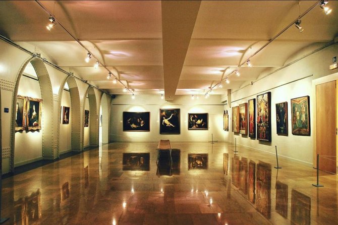 Private Montserrat Tour & Organic Farming Winery Local Lunch - Monastery and Museum Visit