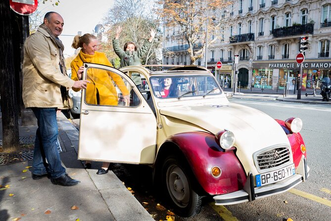 Private Night Tour of Paris by a Vintage Car and Wine Tasting - Parkings Included