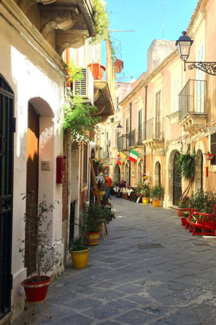 Private Noto & Marzamemi Tour With Seaside Seafood Lunch - Transportation Details