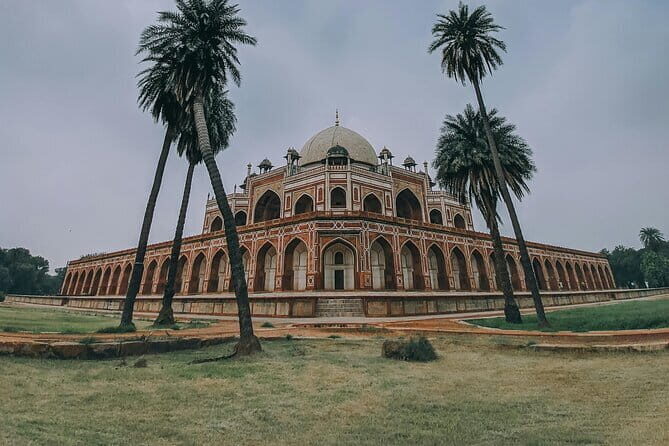 Private Old and New Delhi Full-Day Guided Tour - Discovering Delhi: What Makes This Tour Stand Out