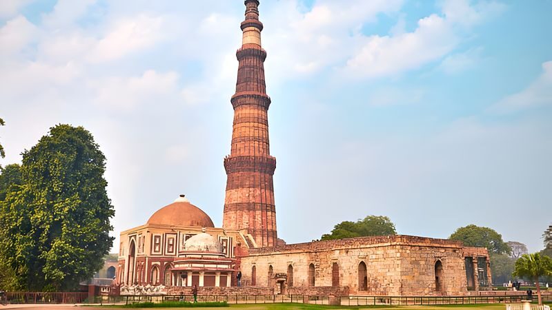 Private Old and New Delhi Full or Half-Day Guided Tour by Car - Timing, clothing, and a few useful checks