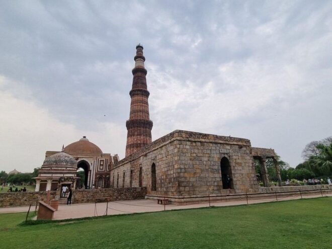 Private Old & New Delhi 2Days Guided City Tour With Transfer - Day 1 Itinerary Highlights