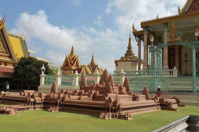 Private One Day Trip in Phnom Penh Capital City - Common Questions