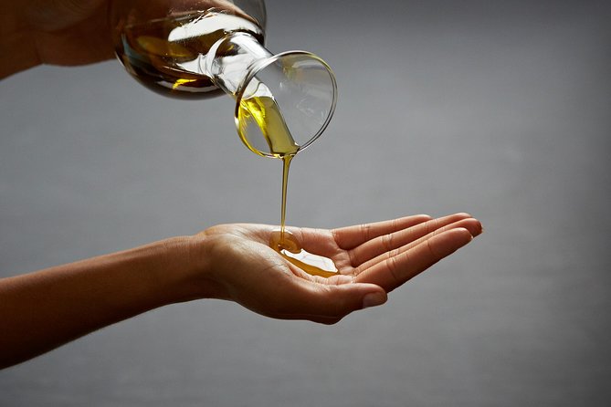Private One-Hour Body Massage at SPA by Le Meridien 2023 - Bangkok - Aromatic Oils for Soothing and Relaxation