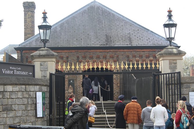 Private One Way or Round Trip Transfer : London to Windsor Castle or LEGOLAND - Whats Included